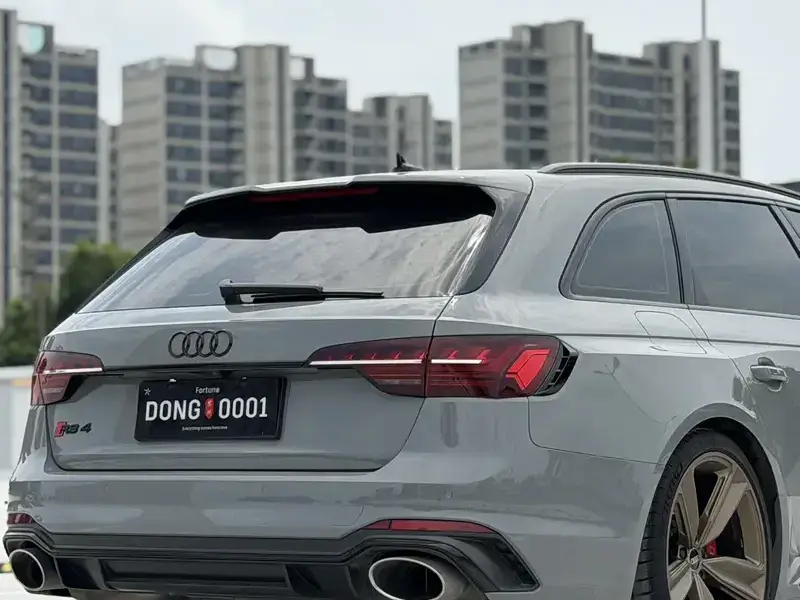 2022 Audi RS 4 с пробегом 35 000 км