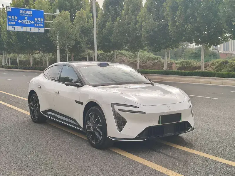 2025 Avatr 06 с пробегом 5 500 км