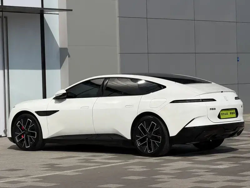 2025 Avatr 12 с пробегом 20 000 км