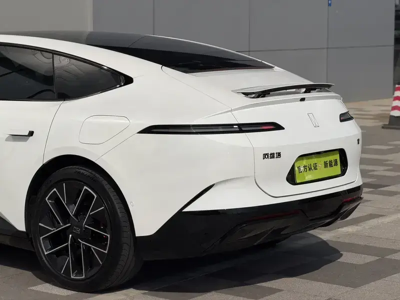2025 Avatr 12 с пробегом 20 000 км