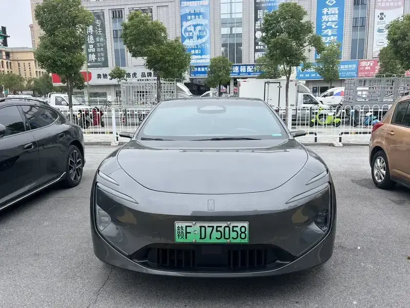 2025 Avatr 12 с пробегом 10 000 км