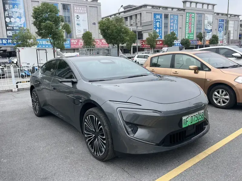 2025 Avatr 12 с пробегом 10 000 км