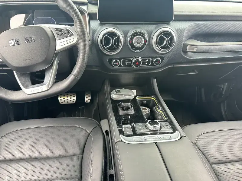 2023 BAIC BJ40 с пробегом 33 300 км