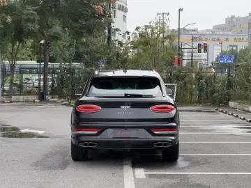 2022 Bentley Bentayga с пробегом 18 200 км