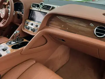 2022 Bentley Bentayga с пробегом 18 200 км
