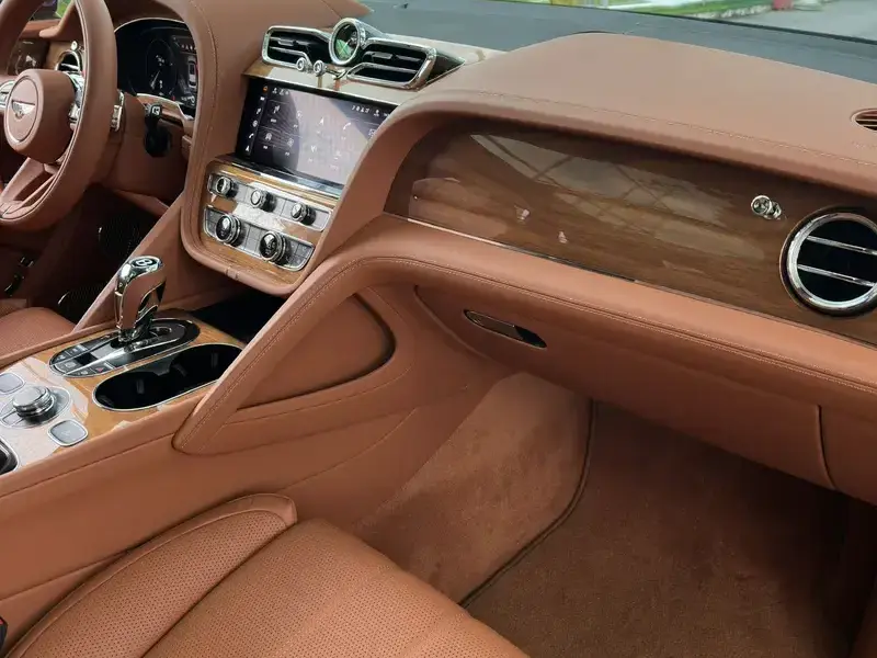 2022 Bentley Bentayga с пробегом 18 200 км
