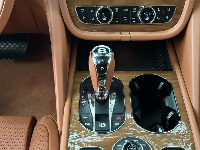 2022 Bentley Bentayga с пробегом 18 200 км