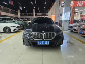 2025 BMW 5 серии с пробегом 11 000 км