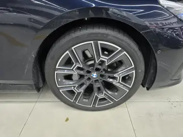 2025 BMW 5 серии с пробегом 11 000 км