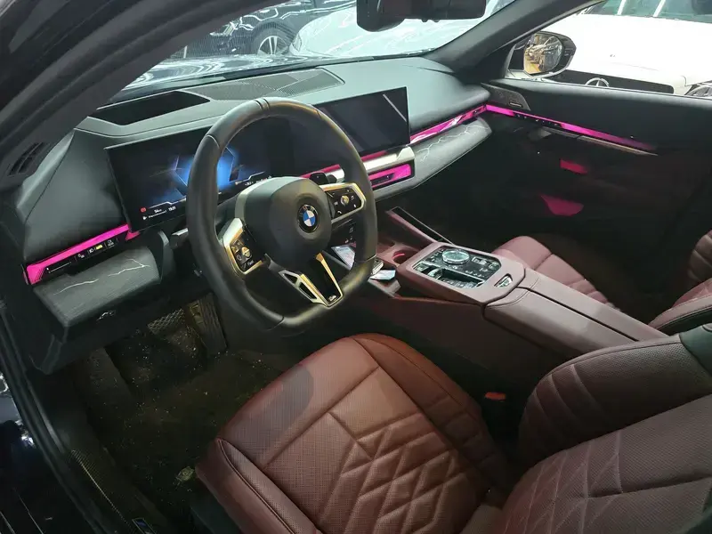 2025 BMW 5 серии с пробегом 11 000 км