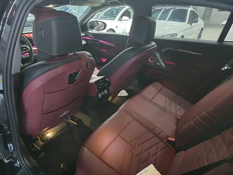 2025 BMW 5 серии с пробегом 11 000 км