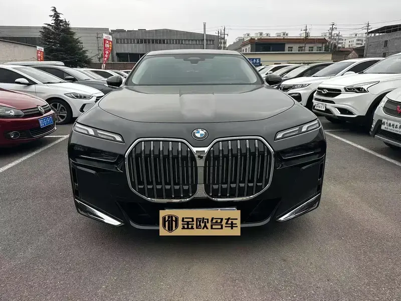 2023 BMW 7 серии с пробегом 19 000 км