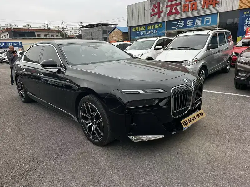 2023 BMW 7 серии с пробегом 19 000 км