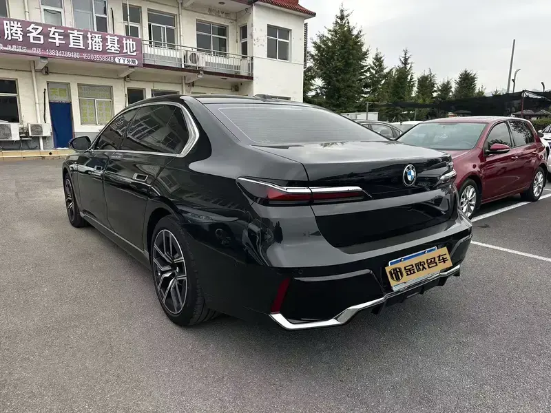 2023 BMW 7 серии с пробегом 19 000 км