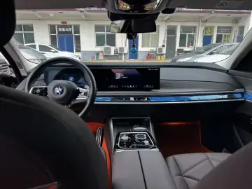 2023 BMW 7 серии с пробегом 19 000 км