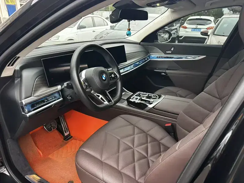 2023 BMW 7 серии с пробегом 19 000 км