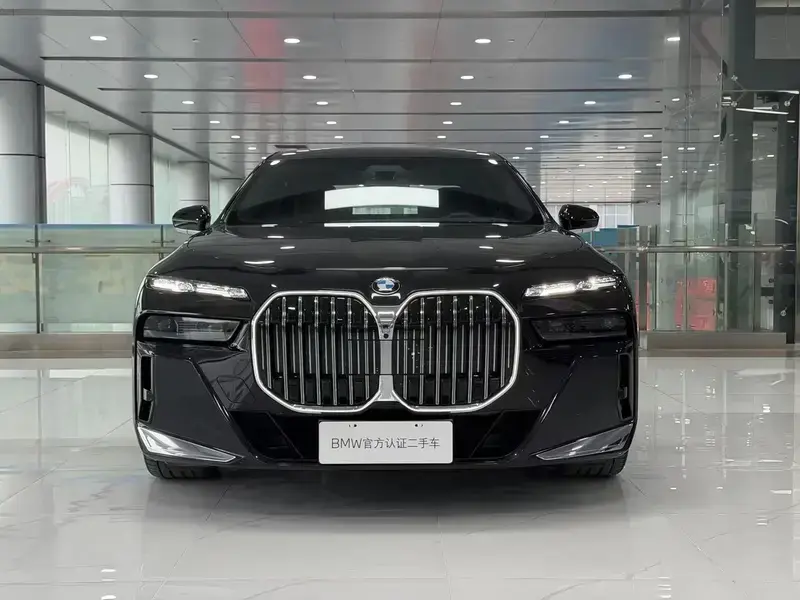 2023 BMW 7 серии с пробегом 100 км