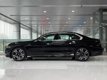 2023 BMW 7 серии с пробегом 100 км
