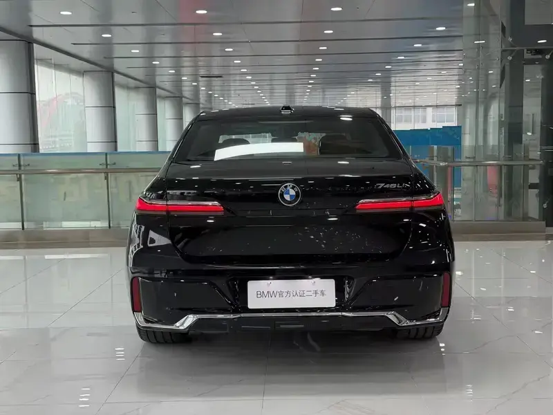 2023 BMW 7 серии с пробегом 100 км