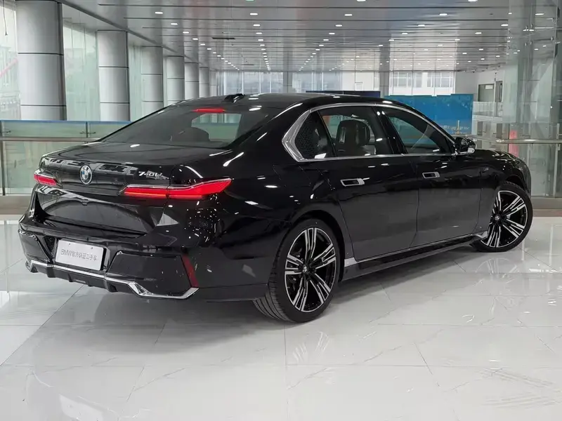 2023 BMW 7 серии с пробегом 100 км