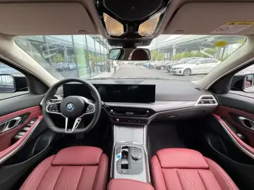 2026 BMW i3 с пробегом 2 700 км