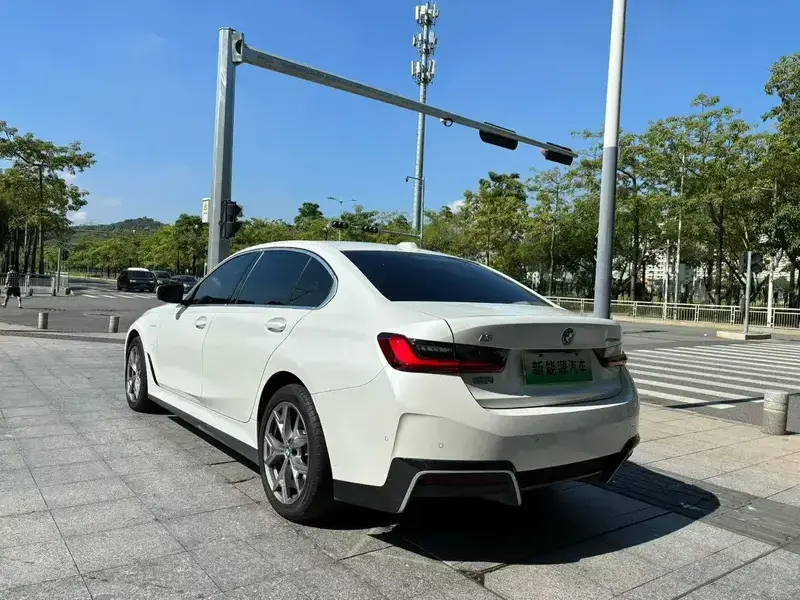 2026 BMW i3 с пробегом 31 000 км
