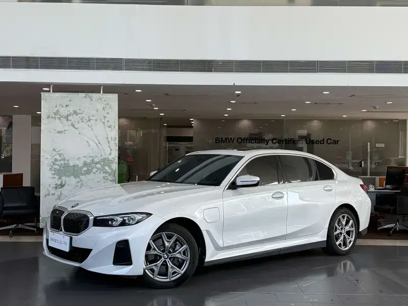 2025 BMW i3 с пробегом 30 100 км