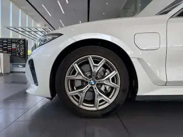 2025 BMW i3 с пробегом 30 100 км