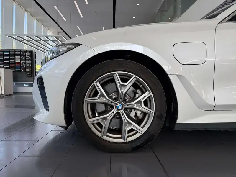 2025 BMW i3 с пробегом 30 100 км