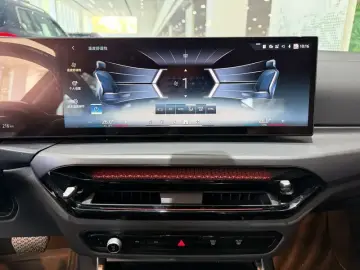 2025 BMW i3 с пробегом 30 100 км