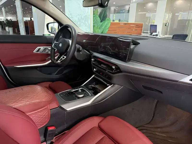 2025 BMW i3 с пробегом 30 100 км
