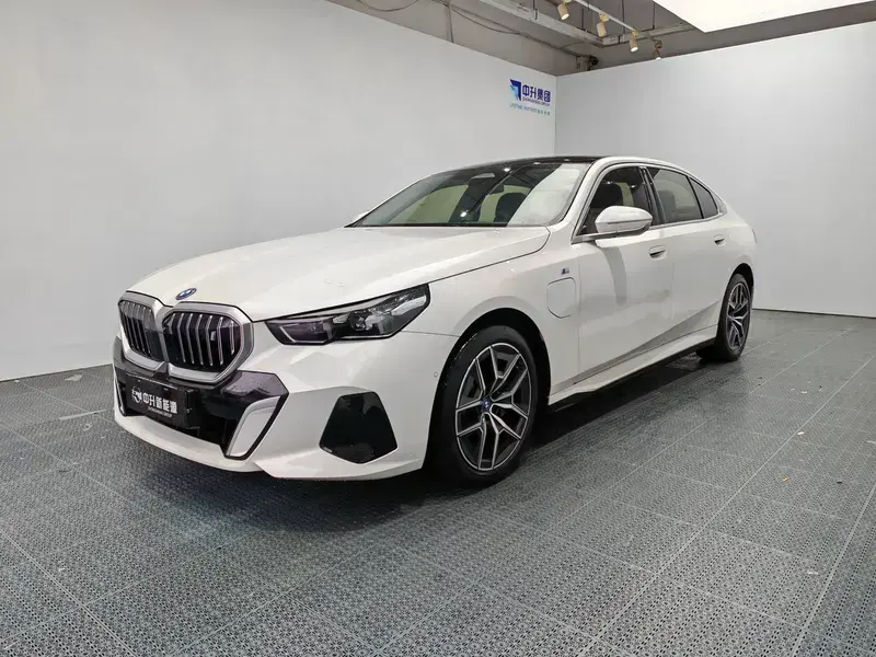 2024 BMW i5 с пробегом 52 600 км