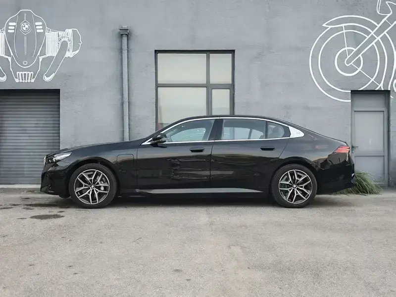 2026 BMW i5 с пробегом 7 000 км