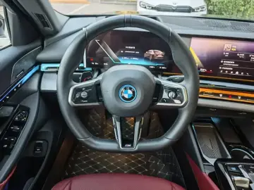 2026 BMW i5 с пробегом 7 000 км