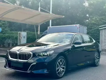 2024 BMW i5 с пробегом 20 000 км