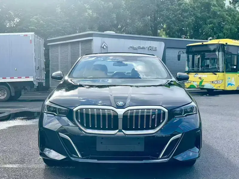 2024 BMW i5 с пробегом 20 000 км