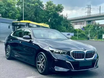 2024 BMW i5 с пробегом 20 000 км