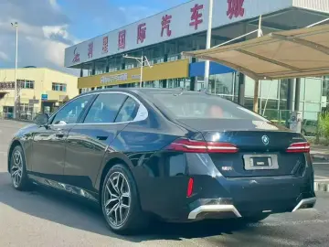 2024 BMW i5 с пробегом 20 000 км