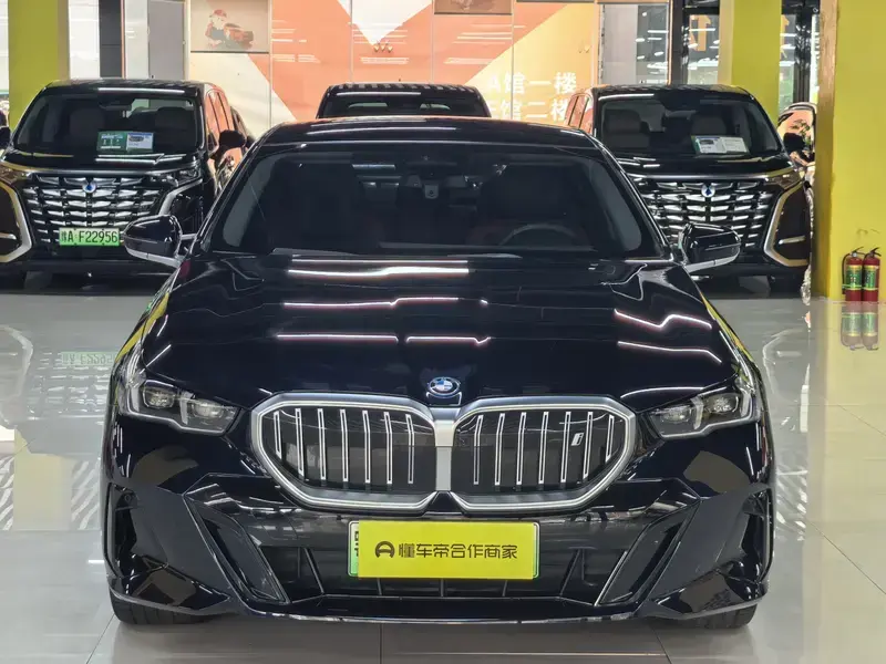 2024 BMW i5 с пробегом 43 000 км