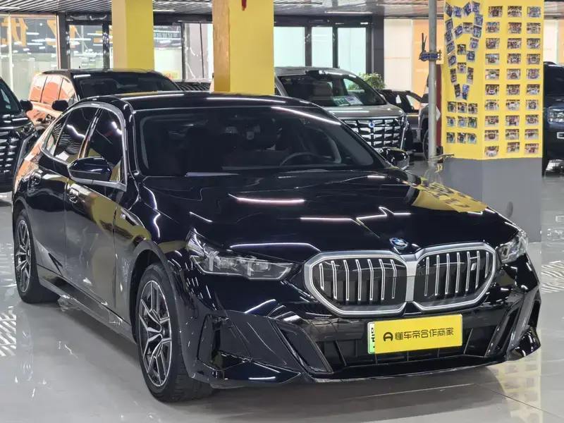 2024 BMW i5 с пробегом 43 000 км