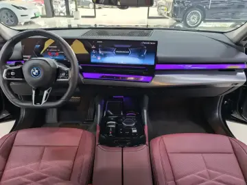 2024 BMW i5 с пробегом 43 000 км