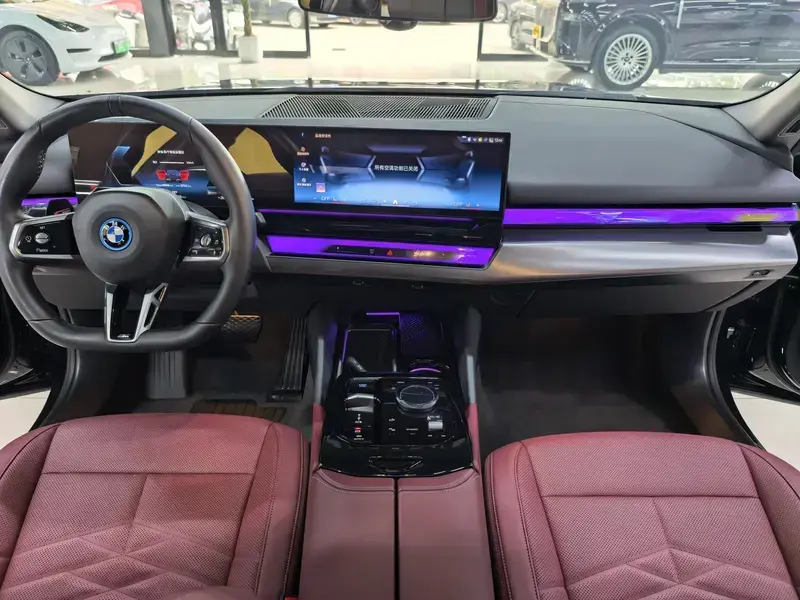 2024 BMW i5 с пробегом 43 000 км