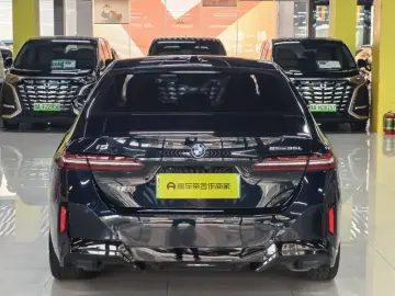 2024 BMW i5 с пробегом 43 000 км
