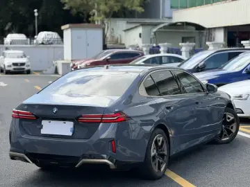2024 BMW i5 с пробегом 17 000 км