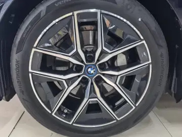 2024 BMW i5 с пробегом 43 000 км