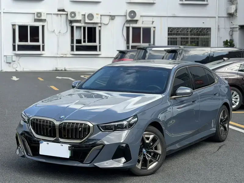 2024 BMW i5 с пробегом 17 000 км