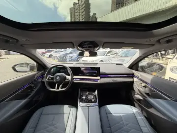 2024 BMW i5 с пробегом 17 000 км