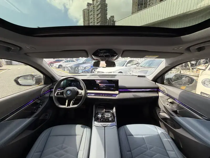 2024 BMW i5 с пробегом 17 000 км