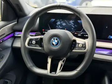 2024 BMW i5 с пробегом 17 000 км