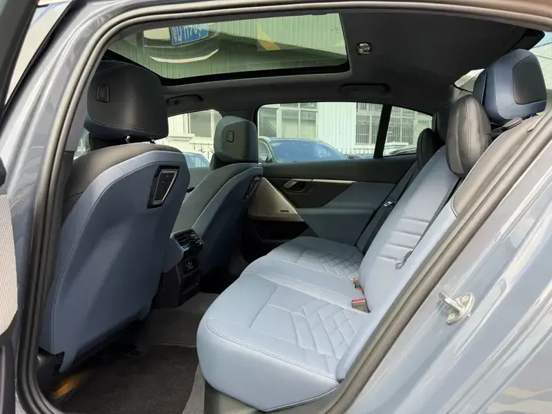 2024 BMW i5 с пробегом 17 000 км